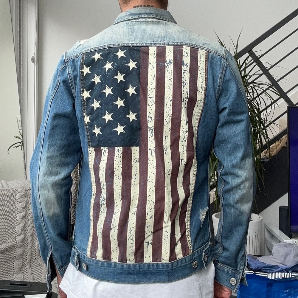Denim Jacket with American Flag on the back 🇺🇸